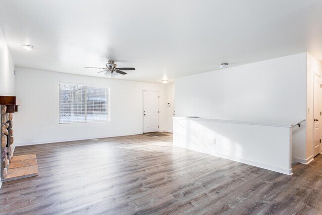Building Photo - 5823 Sagebrook Dr
