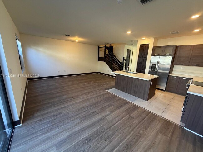 Foto del edificio - 9143 NW 161st St