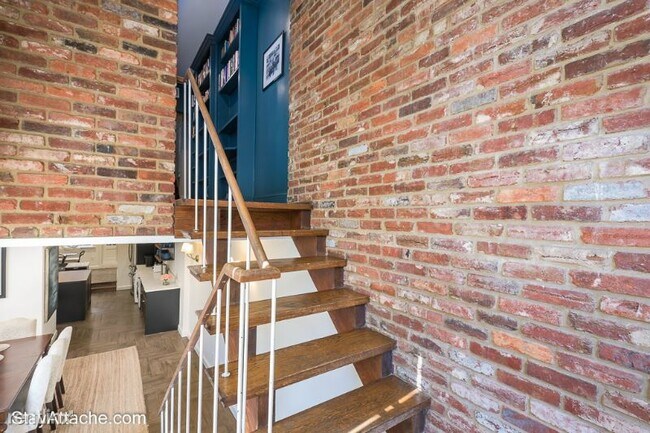 Building Photo - 3 br, 3.5 bath Townhome - 1511 34th St NW