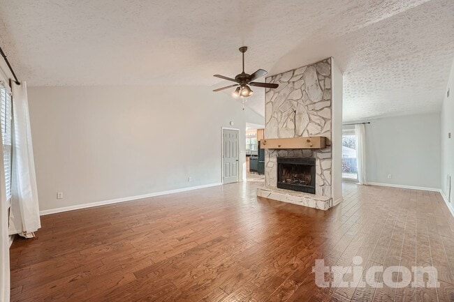 Foto del edificio - 414 River Point Dr