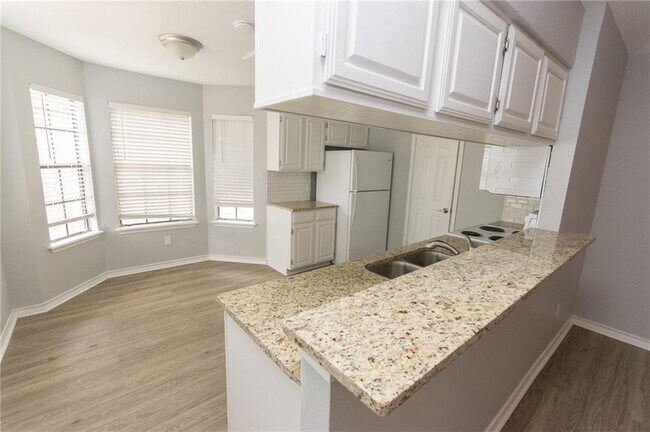 Building Photo - 7209 Mansions Dr