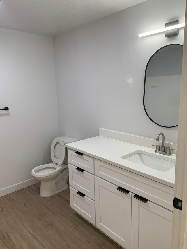 Building Photo - 404 E 5600 S