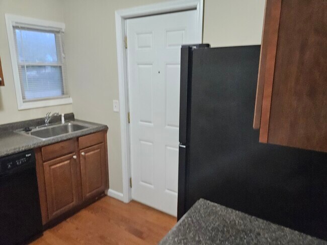 Foto del edificio - 118 Ballard St