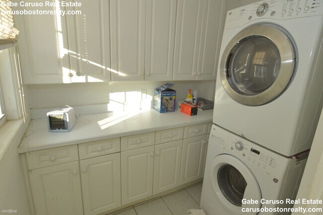 Foto del edificio - 2 br, 1 bath Triplex - 794 Boylston St # GC1