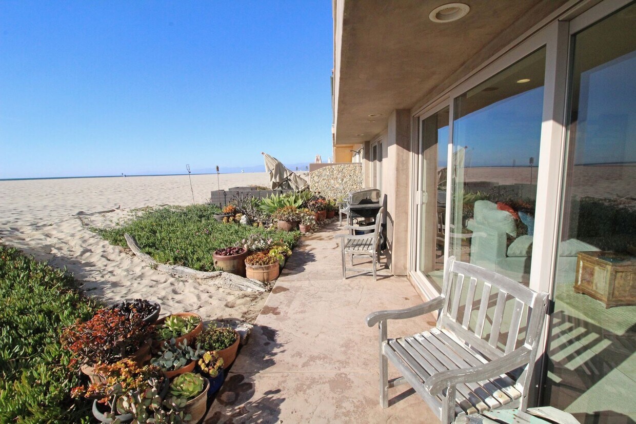 Primary Photo - Hollywood Beach | Oceanfront | 4 Bedroom +...