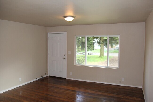 Building Photo - 1054 Walnut St