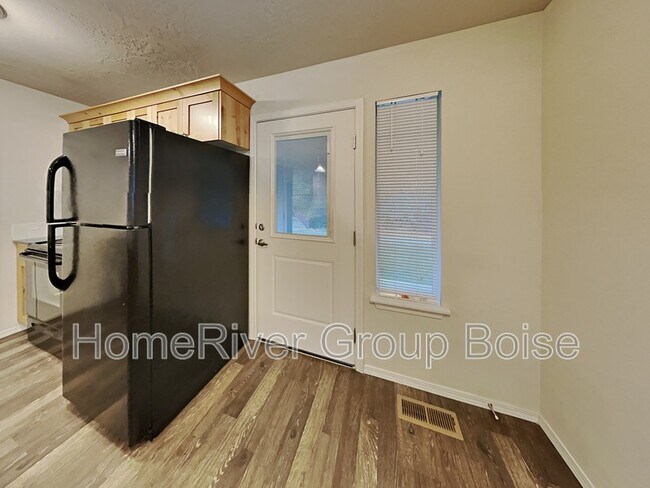 Foto del edificio - 1324 S Edgewater Cir