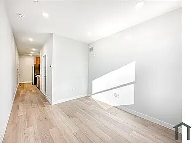 Foto del edificio - 4217 Mantua Ave