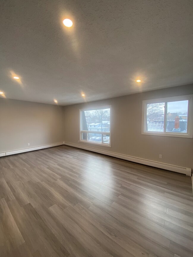 Building Photo - 7 Rufus Ave