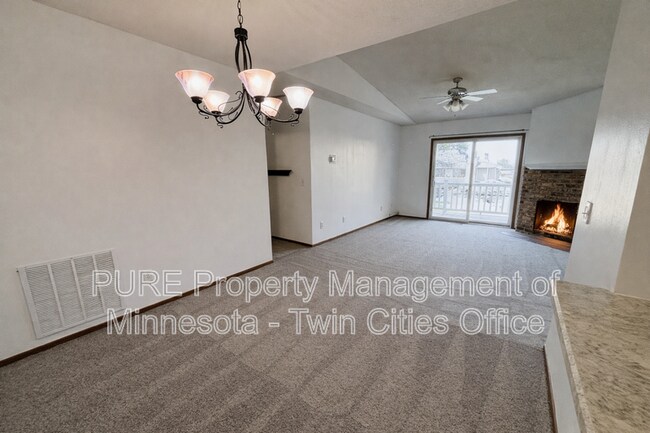 Building Photo - 940 E Travelers Trail