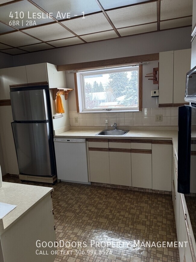 Photo du bâtiment - 410 Leslie Ave