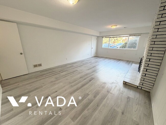 Building Photo - 10980 Swinton Crescent