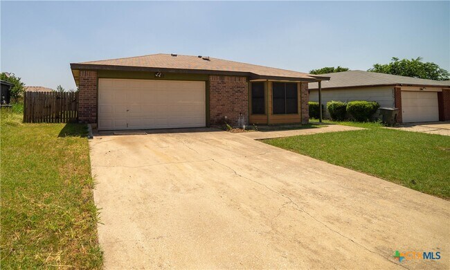 Building Photo - 2302 Traverse Dr