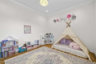 Building Photo - 7080 Bergamo Way