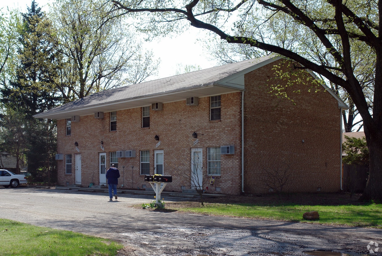 Building Photo - 5409 W Alexis Rd