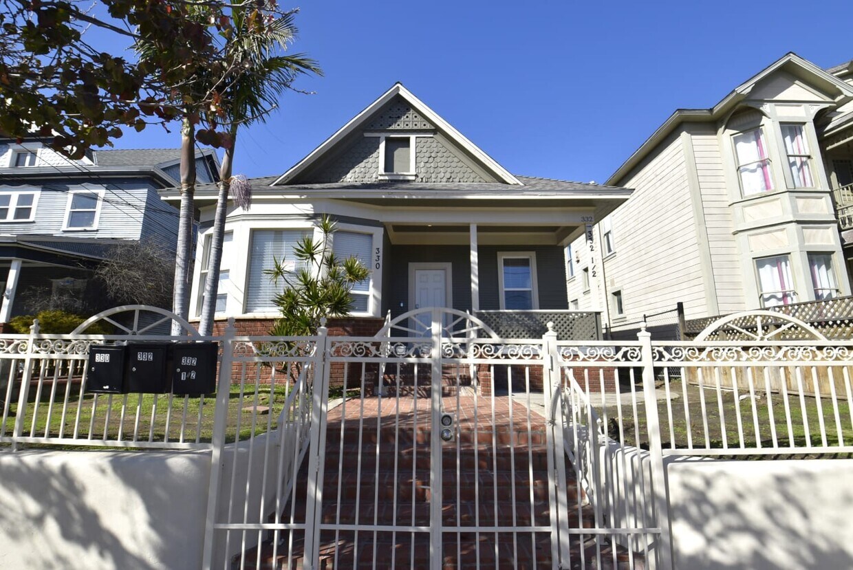 Primary Photo - 330 W 10th St