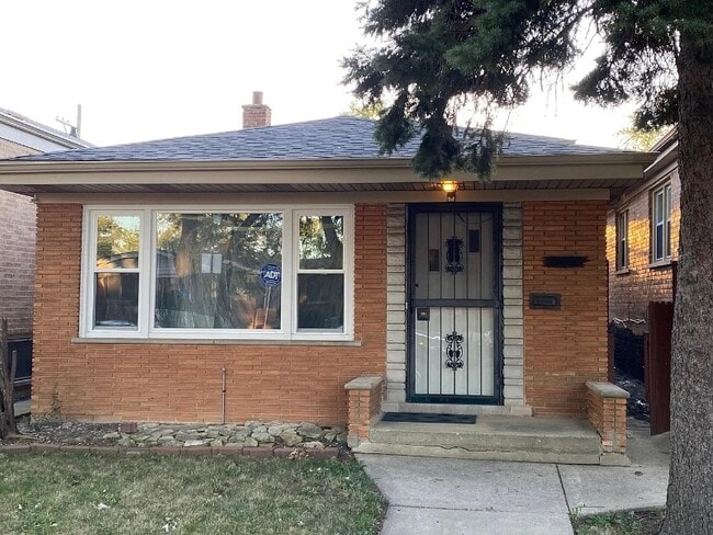 Building Photo - 9645 S Lowe Ave
