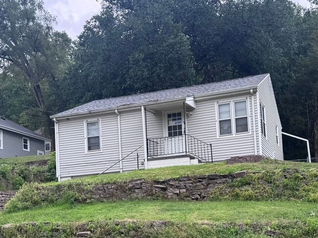 Spacious 2 Bedroom Home with Finished Base... - Spacious 2 Bedroom Home with Finished Base...