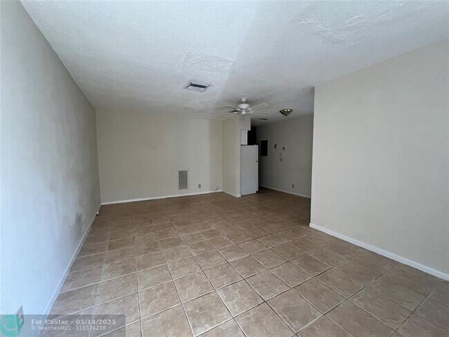 Building Photo - 4540 Bougainvilla Dr