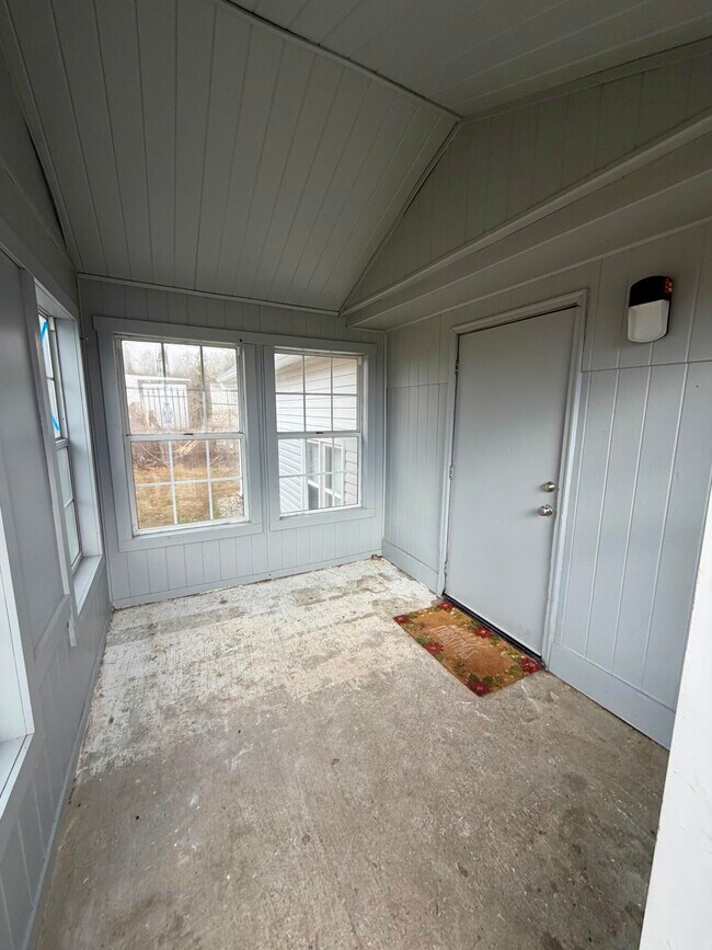 Building Photo - 253 Magnolia Ave