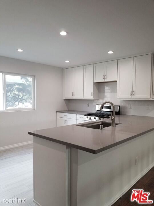 Foto del edificio - 4 br, 2.5 bath Townhome - 4866 1/2 McConne...