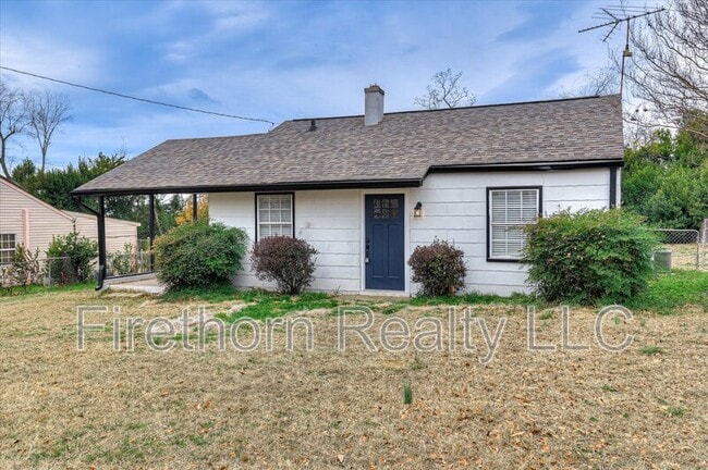 Building Photo - 810 Royalette Ave