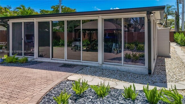 Foto del edificio - 1715 NE 38th St