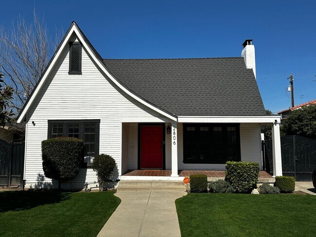 Building Photo - 3 Bedroom Single Family Home in Bakersfield