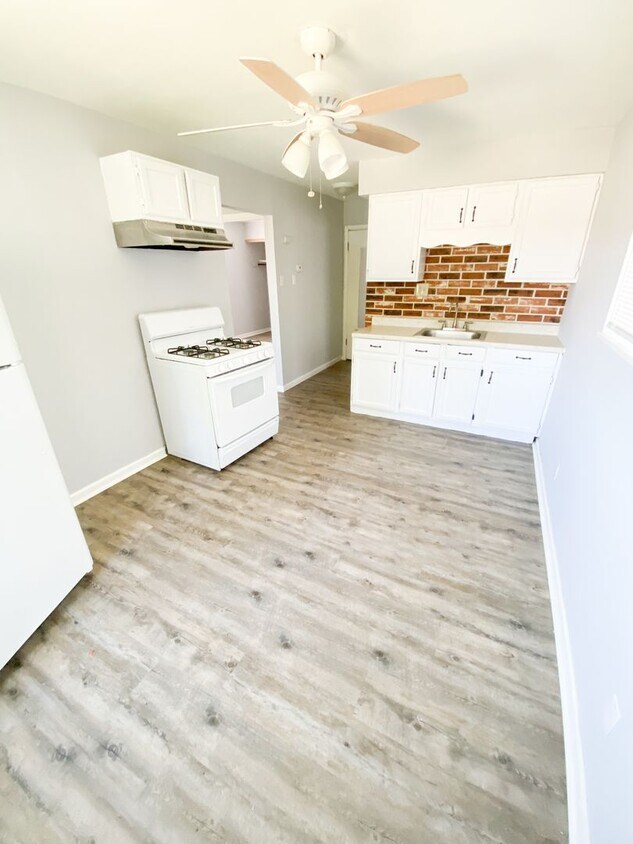 Primary Photo - Cheery 1 Bedroom 1 Bath Apartment!!