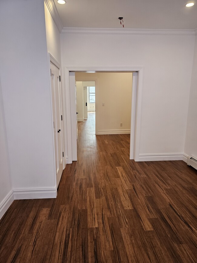 Building Photo - 6020 Catalpa Ave