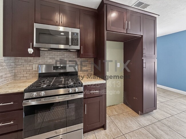 Foto del edificio - 12995 Chestnut Ave