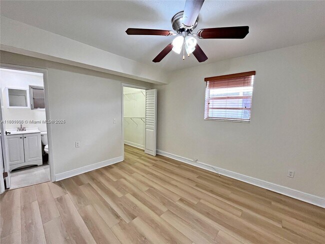 Foto del edificio - 1351 W 34th St