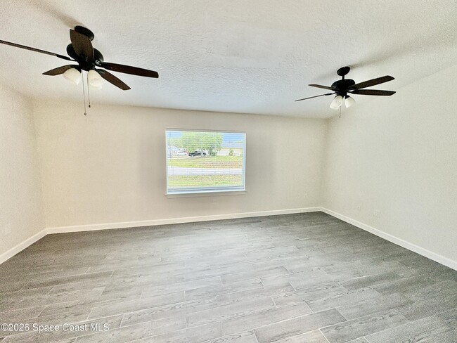 Foto del edificio - 1274 Coral Reef Ave NW