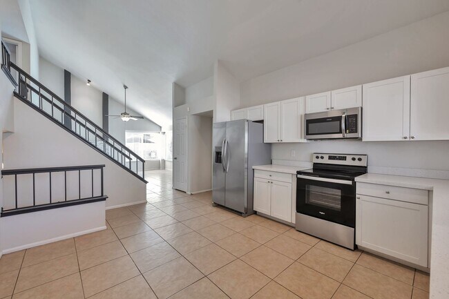 Building Photo - Welcome to this stunning 4-bedroom, 2-bathroom home in the heart of Glendale, AZ