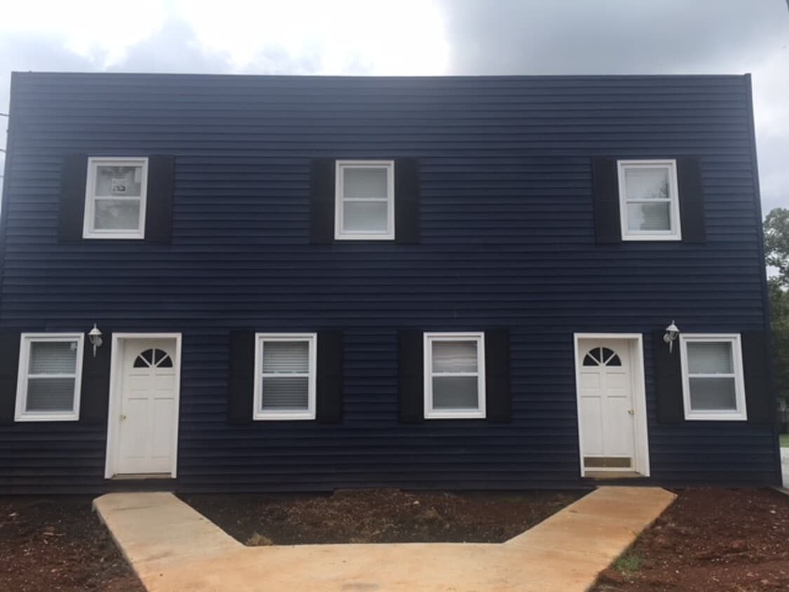 This is a newly renovated apartment building with central heat and air. WiFi is provided and unlimited. Simple and clean, upstairs one bedroom apartment. Water bill included in the rent. - 1342 N Main St