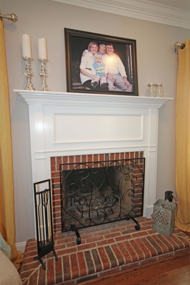 Building Photo - 405 Iron Bridge Way