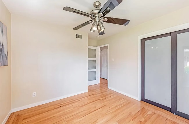 Building Photo - 37826 Glenmoor Dr