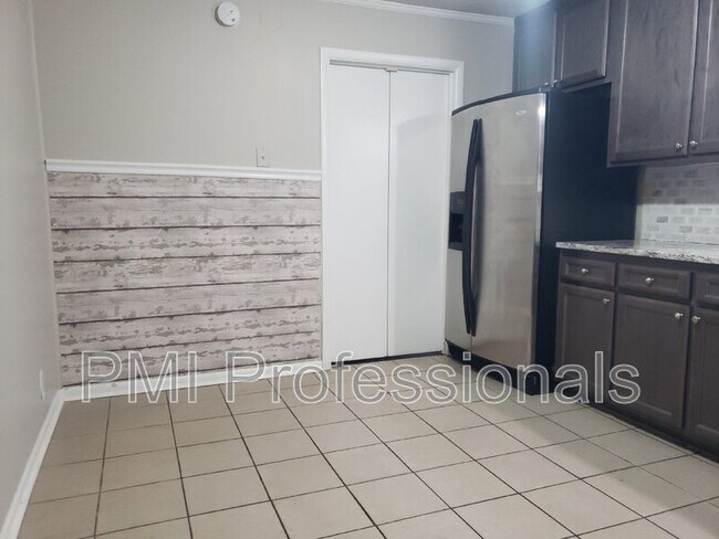 Building Photo - 3809 Woodward Dr