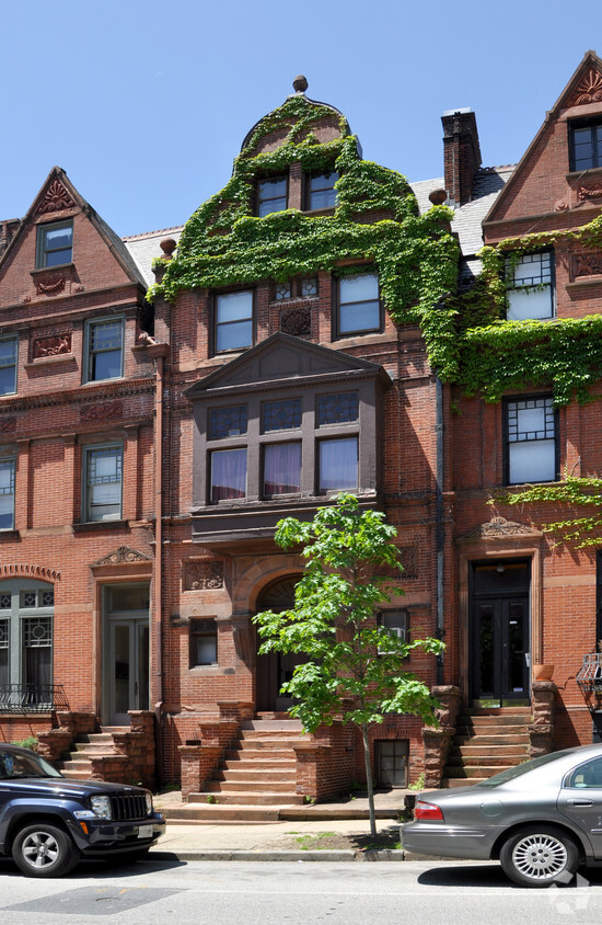 Foto del edificio - 1032 N Calvert St