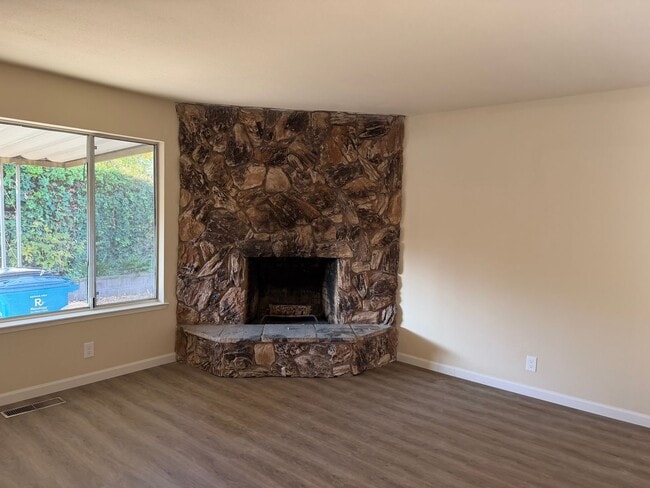 Foto del edificio - Kent/Pal