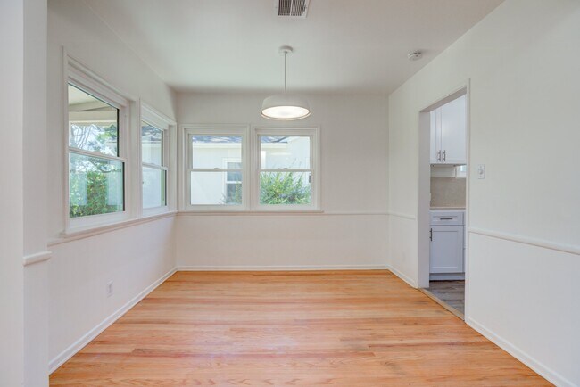 Foto del edificio - 14733 McCormick St