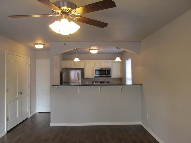 Building Photo - 2115 Rustic Way