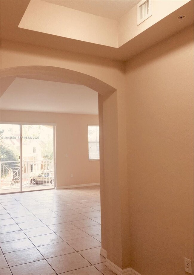 Foto del edificio - 8814 W Flagler St