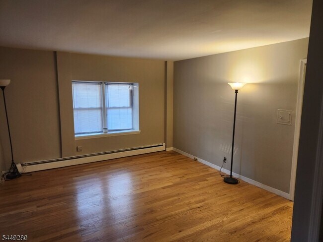 Foto del edificio - 301 Copeland Ave