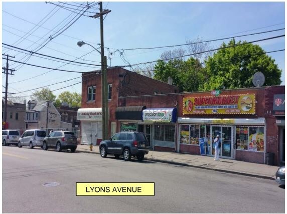 Primary Photo - 264 Lyons Ave