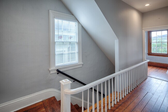 Building Photo - 203 W Waldburg St