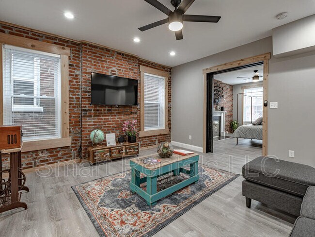 Foto del edificio - 3853 McRee Ave