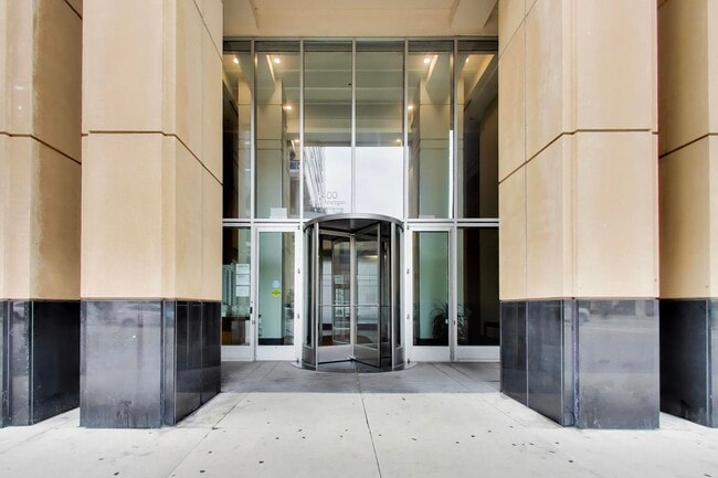 Building Photo - 1400 S Michigan Ave