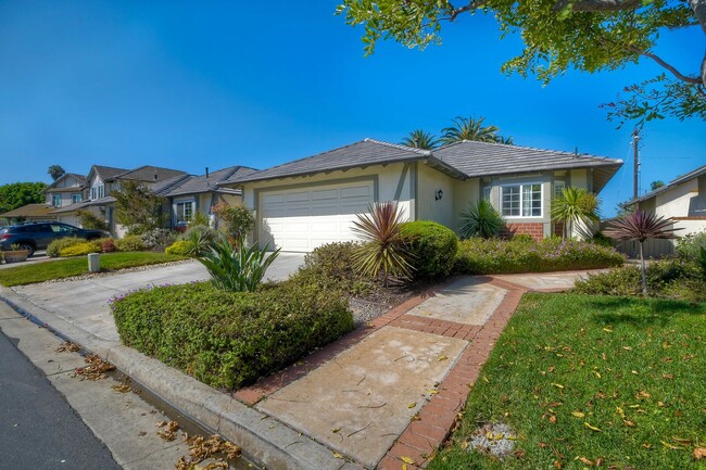 Building Photo - Single level beach home