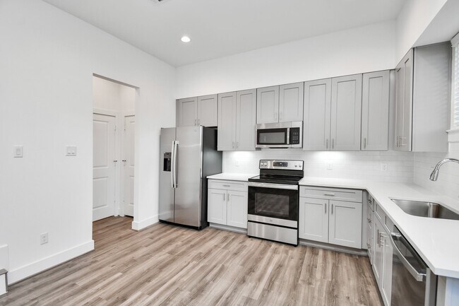 Foto del edificio - 9020 Laverne Laurel Ln